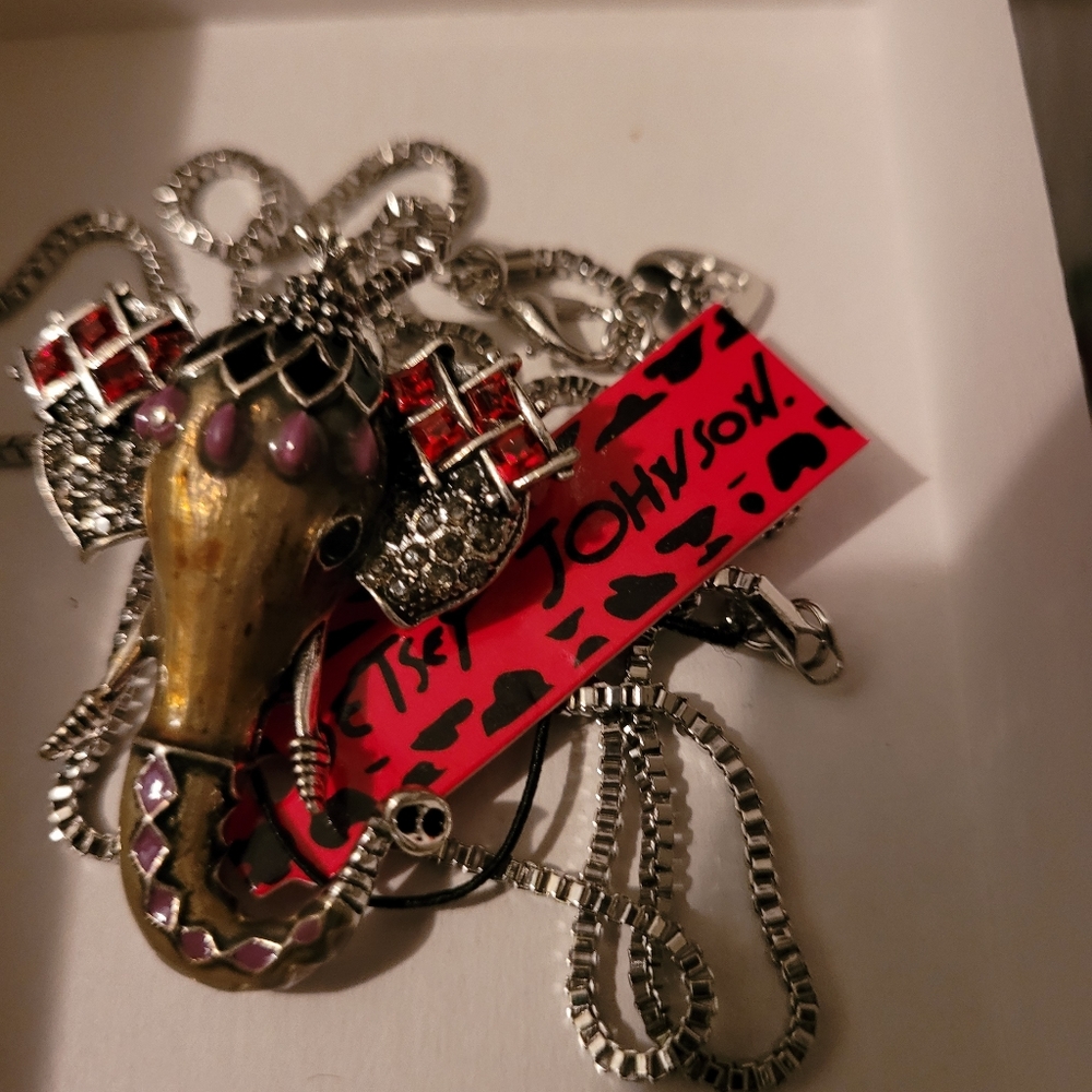 Necklaces - Picture 2 of 8